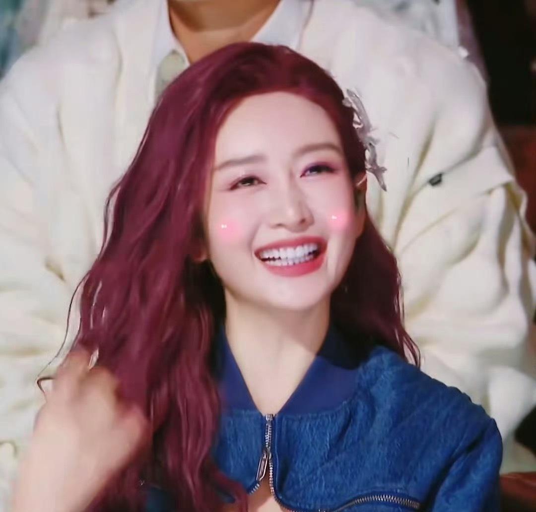 王鸥发色盲盒开出了隐藏款 王鸥这波是直接抽中发色SSR吧！姐姐每次营业都像开盲盒