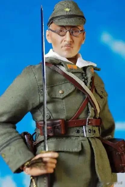 这个日本鬼子虽然是小鼻子小眼睛，但是看起来是凶巴巴的，这些日本鬼子不仅长得凶，心