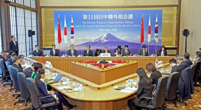 日本共同社11月22日报道，中方已经正式通知日方，拒绝出席明年1月召开的中日韩首