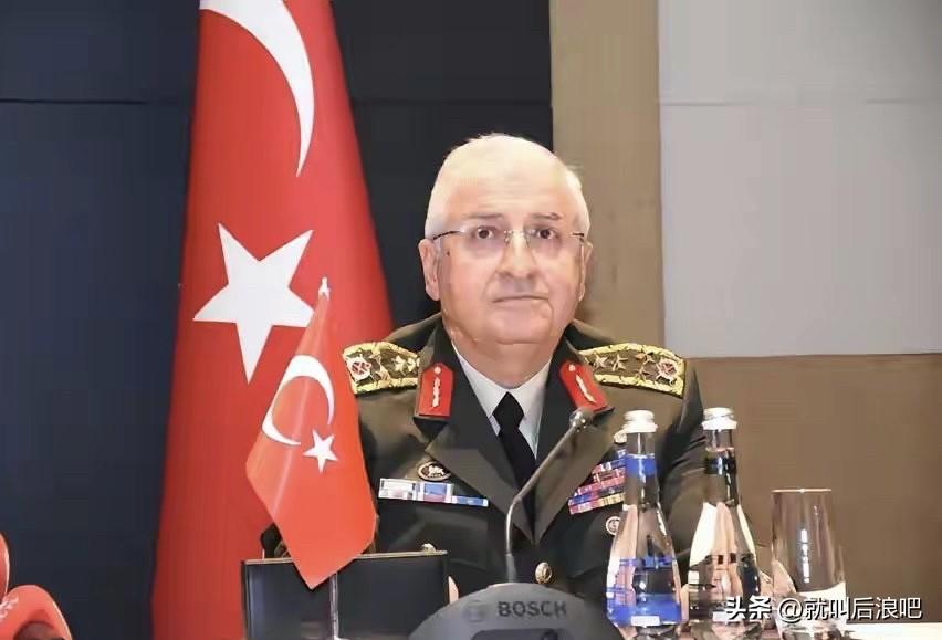 土耳其防长亚萨尔·居莱尔表示，一枚从伊朗发射的弹道导弹飞越伊拉克和叙利亚领空后朝