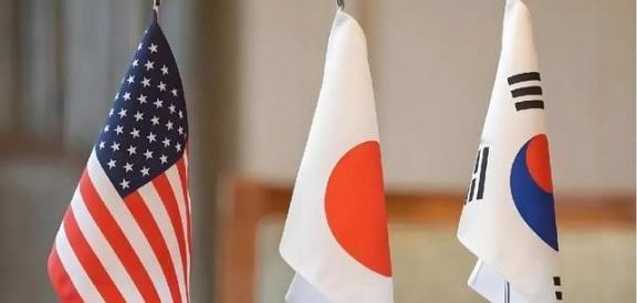 韩国外长赵显迅速访问美国后，发表几乎反华的讲话，企图把美国赐予的对韩国不平等条约