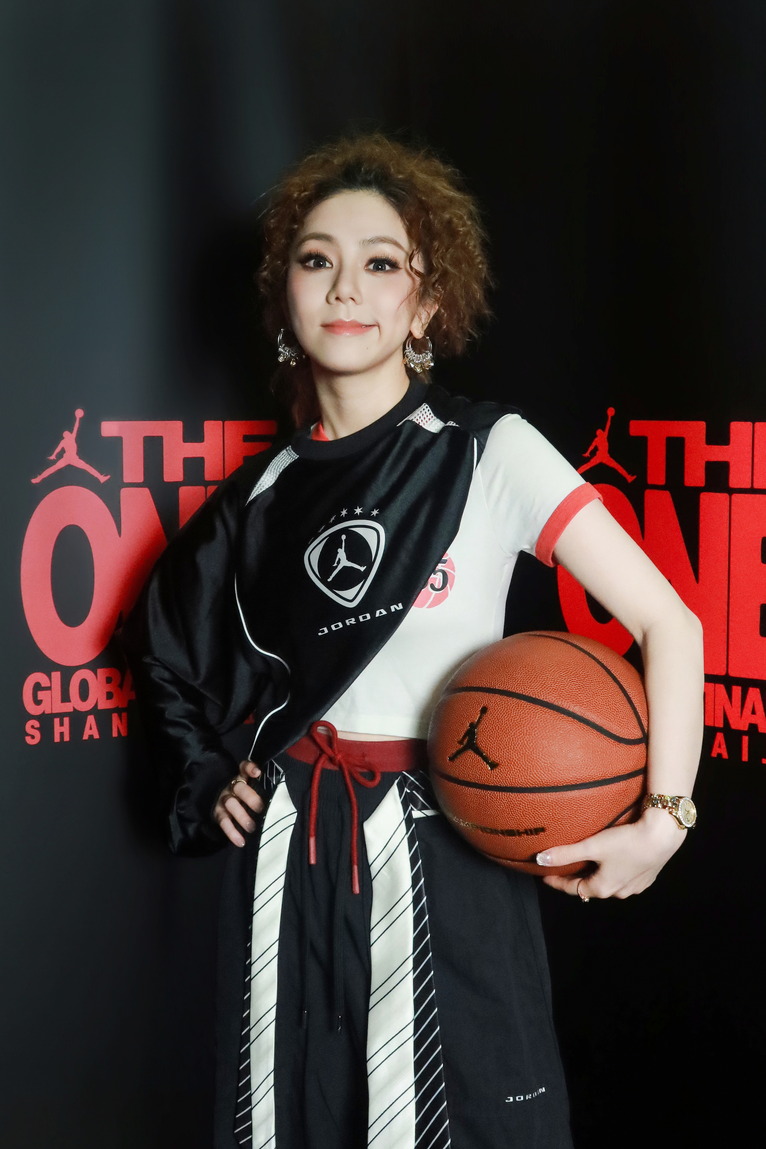 拉美卷、篮球场，她来了！🏀🔥今日，亮相乔丹THE ONE全球总决赛，全新复古