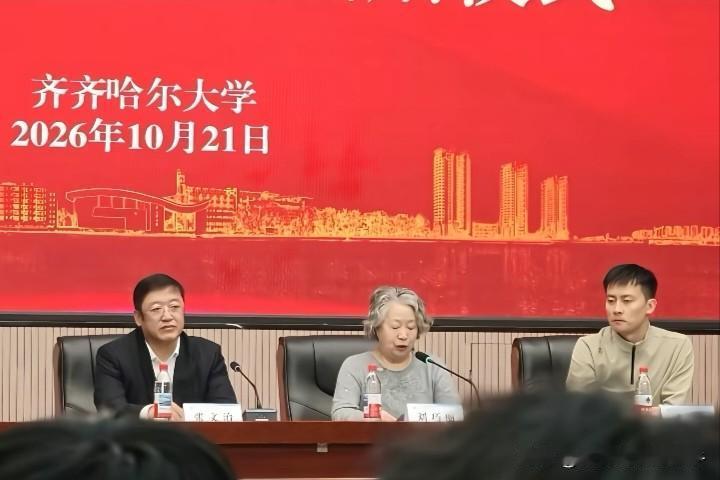 怎么不遗憾呢？白发苍苍的老人在替儿子走完他未走完的路，虽然是爱心事业，但所有网友