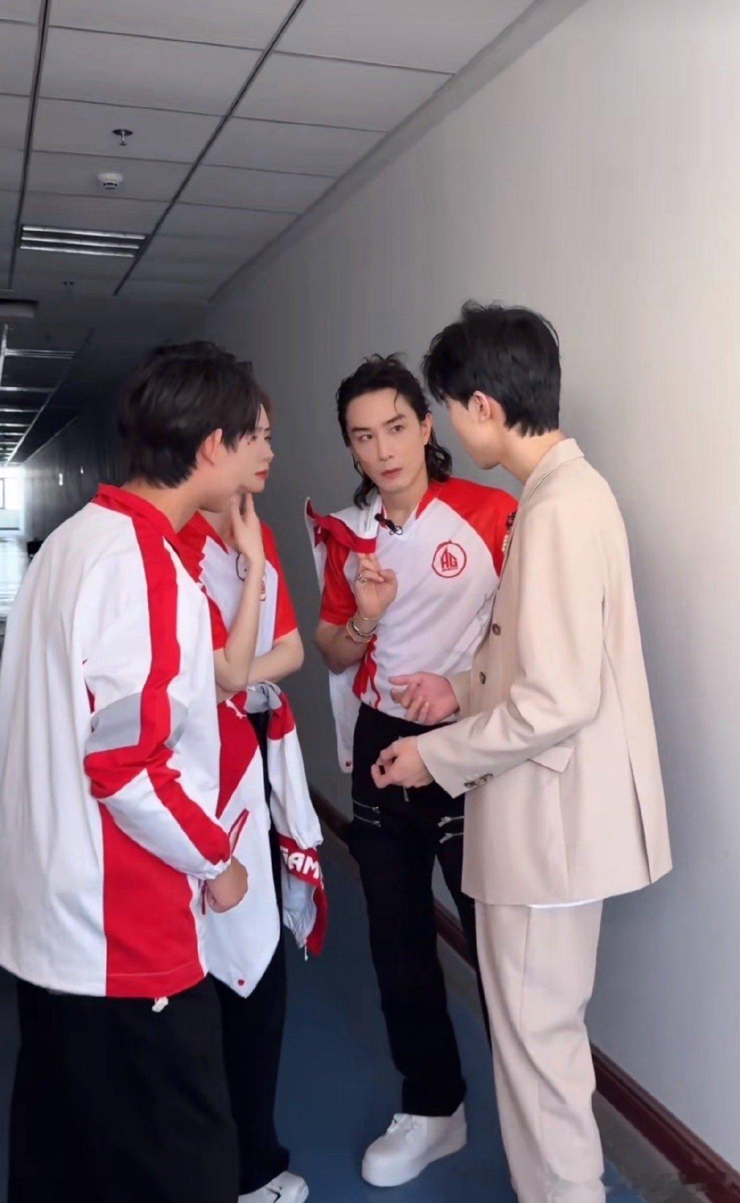 #戚薇已经bang到了电竞圈#没想到戚薇不仅演戏好，打游戏也这么厉害！她在电竞圈