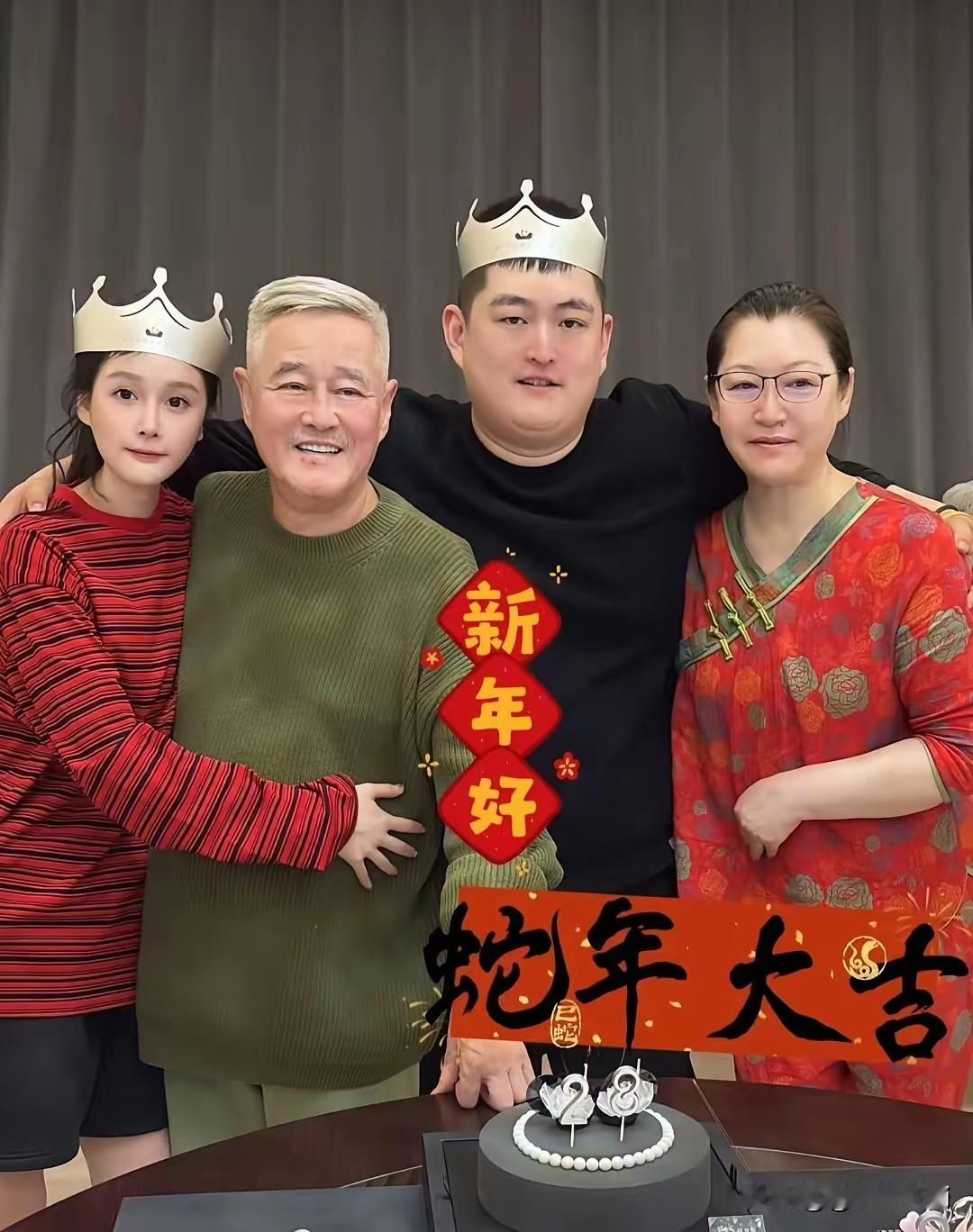 赵本山说，我知道自己永远是个俗人，但是我知道自己不庸俗。别人怎么说或者专家怎么说