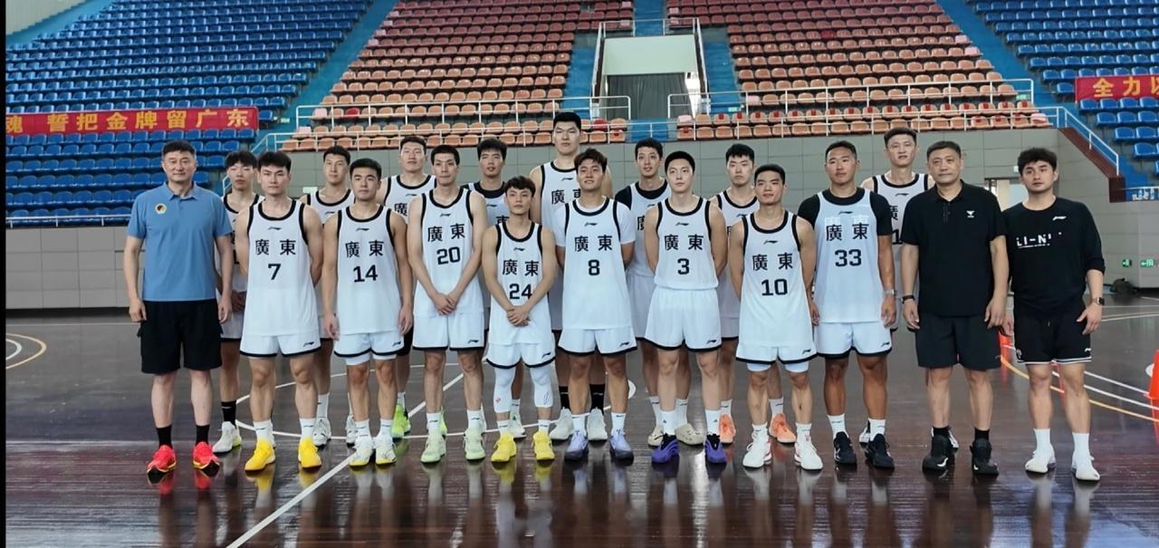 胡明轩[超话]  广东男篮全运会这个阵容，也太强了！ ​​​
