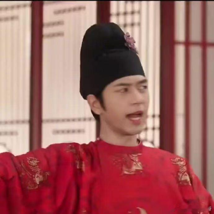 李现长在了我的笑点上 谁懂啊！李现又帅又有趣，各种活人发言超有梗，感觉他一笑，我