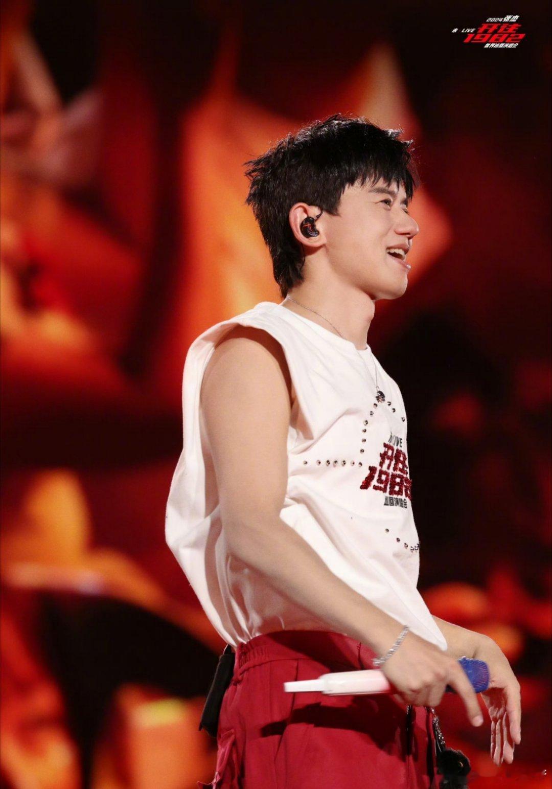 #曝杨天真签了谢娜张杰#媒体爆了杨天真签了谢娜和张杰，这是要强强联手的节奏。 ​