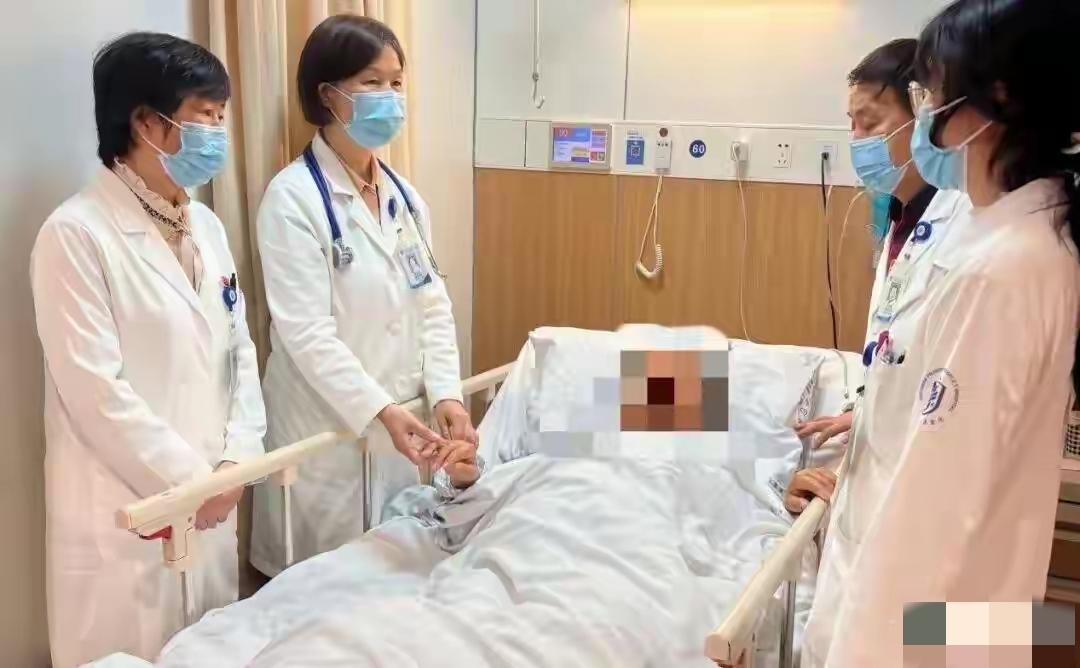 好好的一个老奶奶，上完坟之后突发高烧、意识模糊，送到医院才查出真相：被蜱虫叮咬，