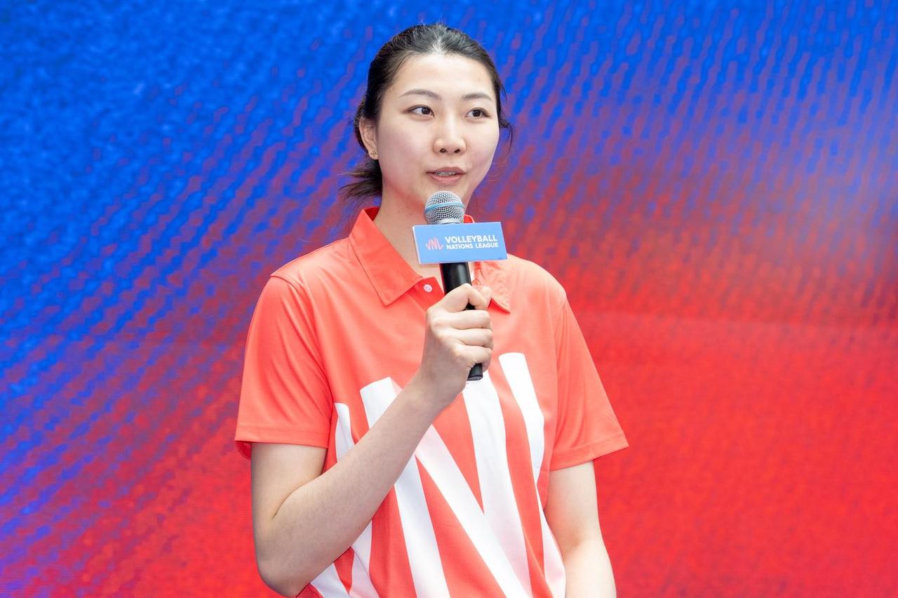 袁心玥去了香港，李盈莹为何没去？

前日，李盈莹身穿国家队服、与王梦洁同乘大巴的