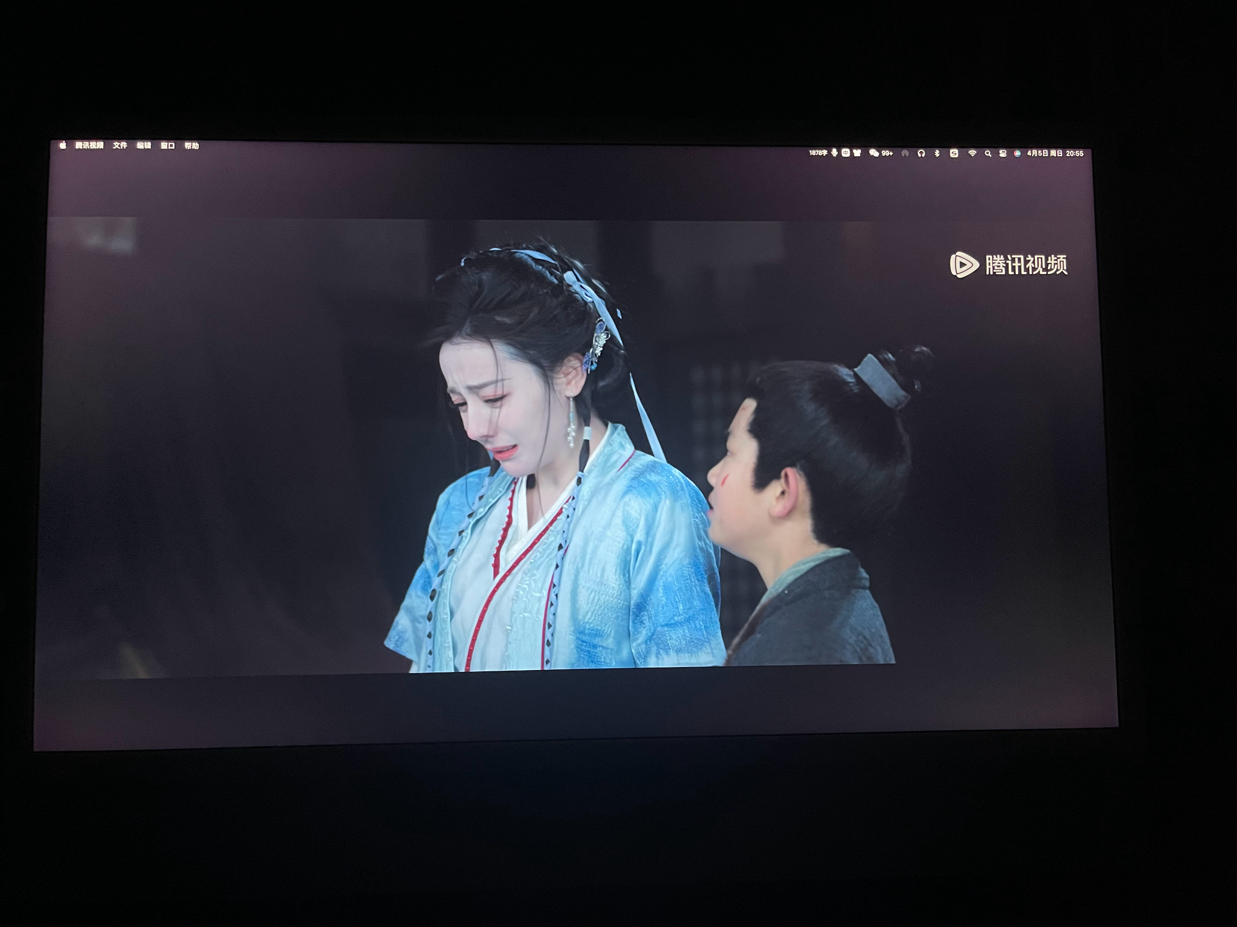 迪丽热巴深夜打扰大家，觉得挺不好的，可我还是没忍住，想发条微博。追了3集《白日提