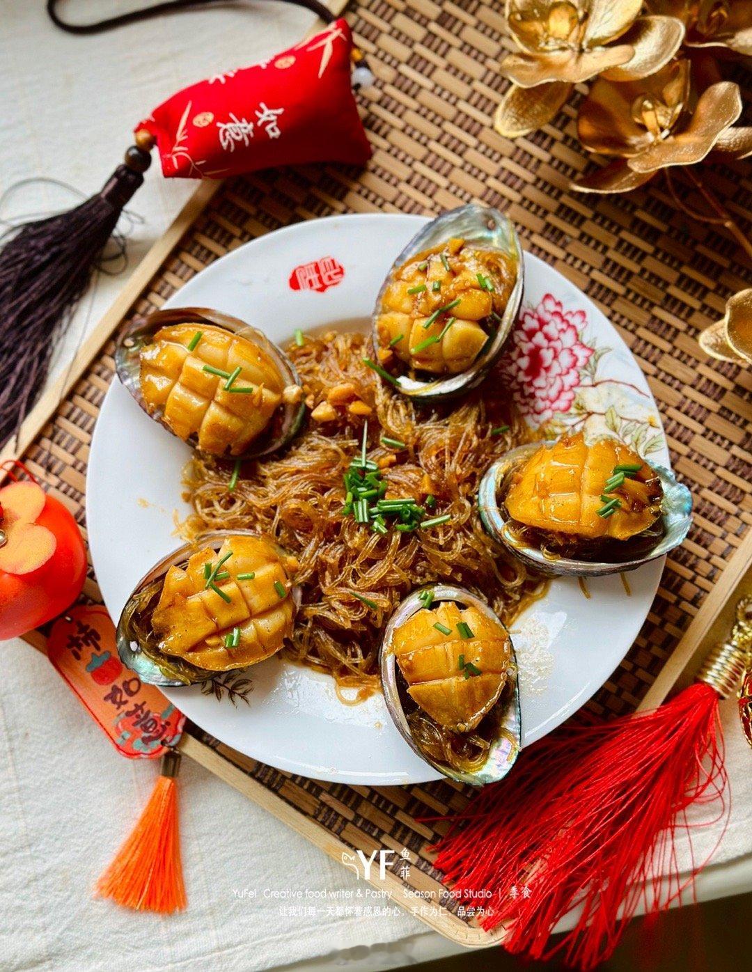 提前吃个中秋家宴，粉丝小鲍鱼、黑胡椒梭子蟹、栗子烧鸡、炒虾仁、蒜泥黄瓜、响油鳝丝