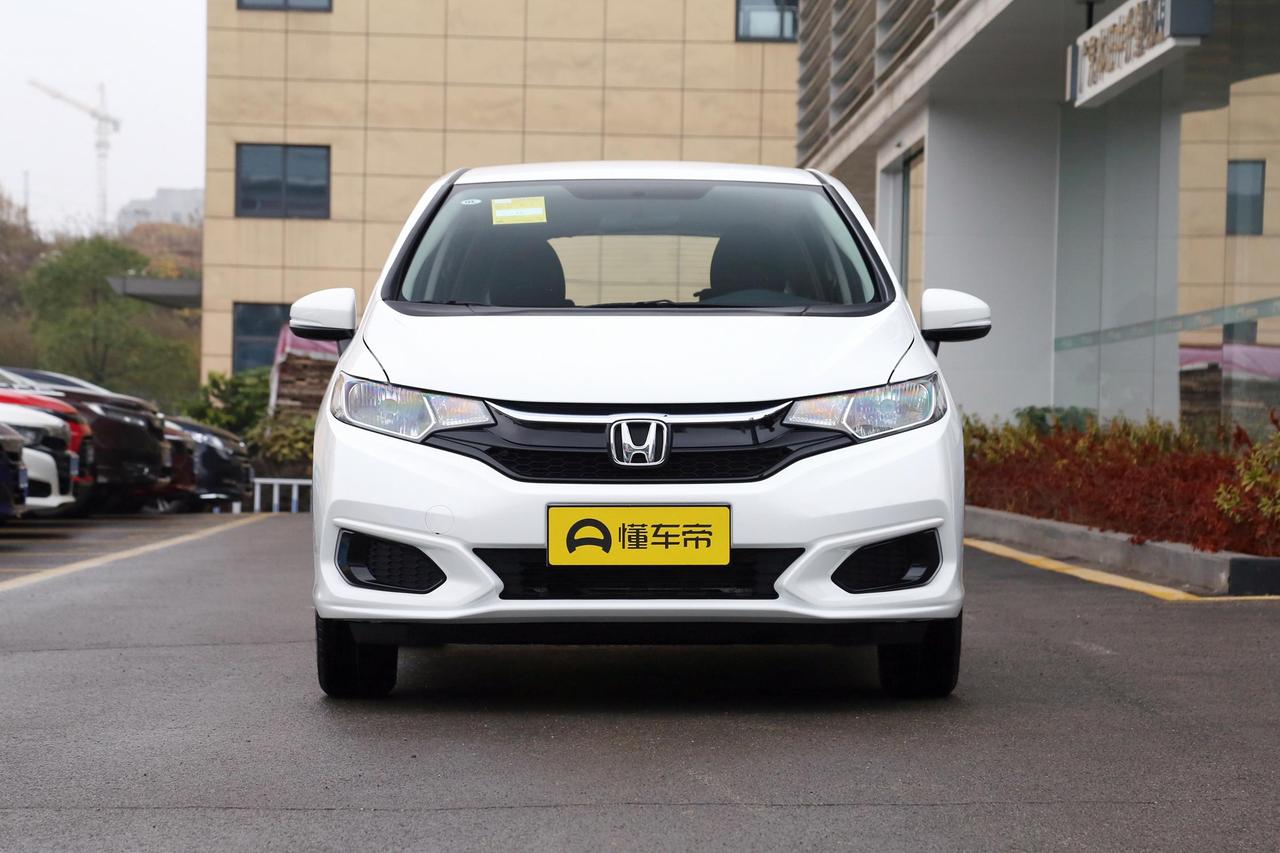 我去年花八万买了台二手飞度，卖车的人说车况好、没事故、4S店保养全。我信了，连检