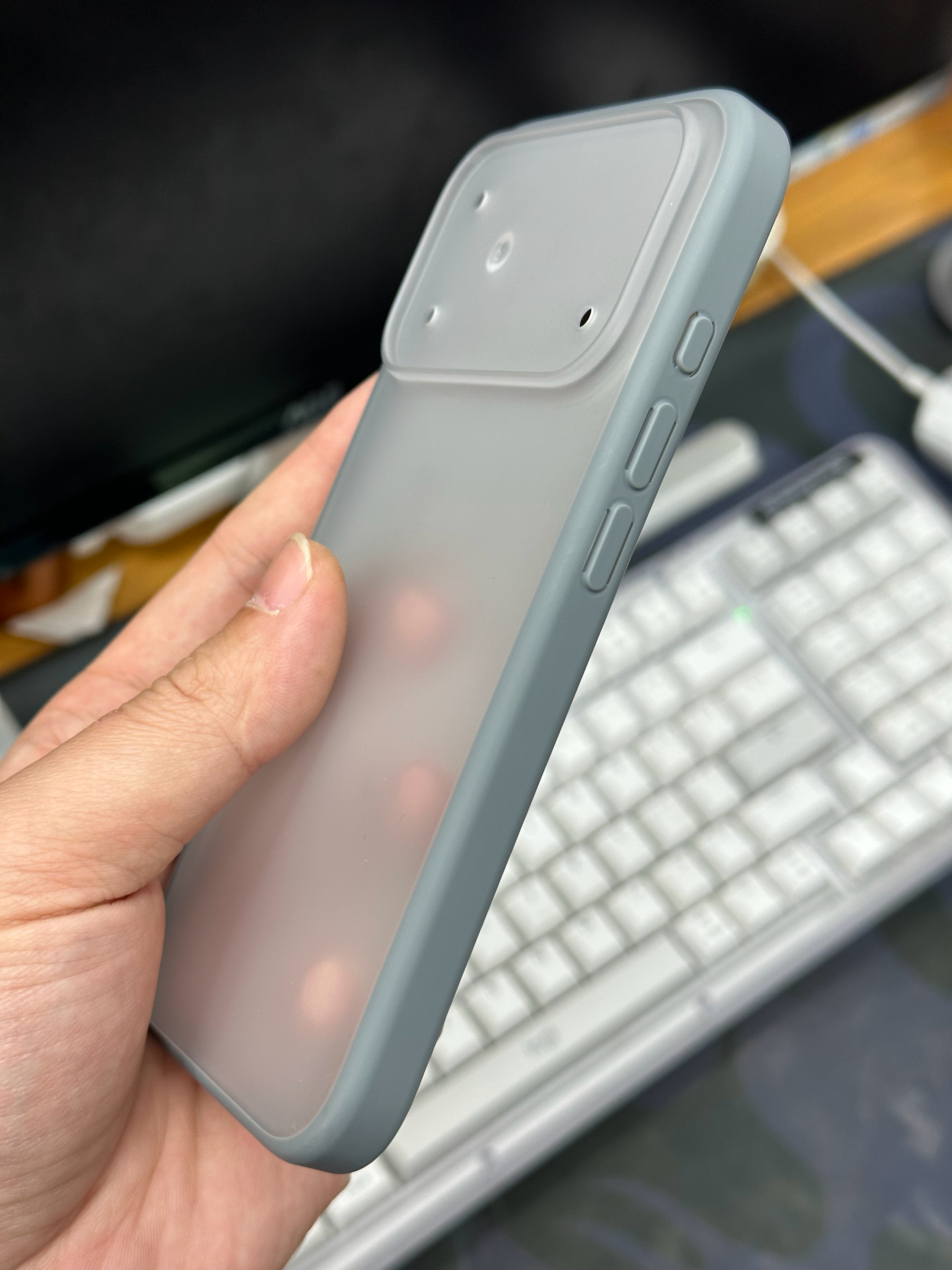 iPhone17Pro 013灰色素材已经喷回来了，没翻车。iPhone17Pr