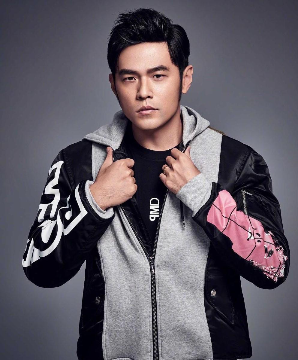 2007年，百事出2000万找周杰伦续约，周杰伦拒绝，转身签约4000万代言的雪