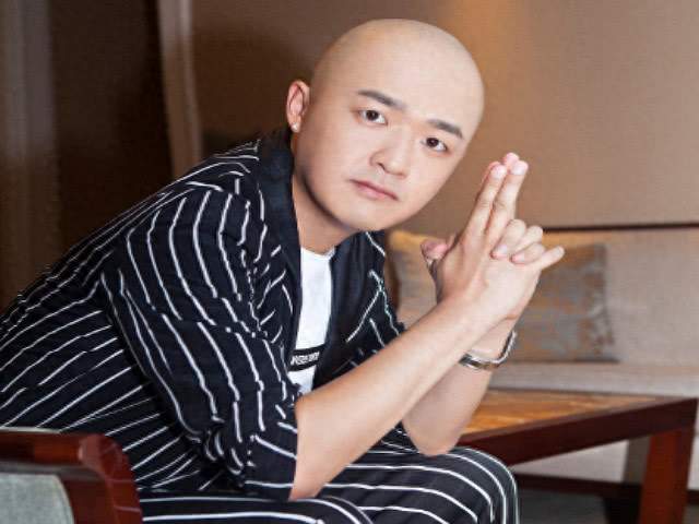 刘大锤蹲守偷拍包贝尔，隐私问题引全网热议