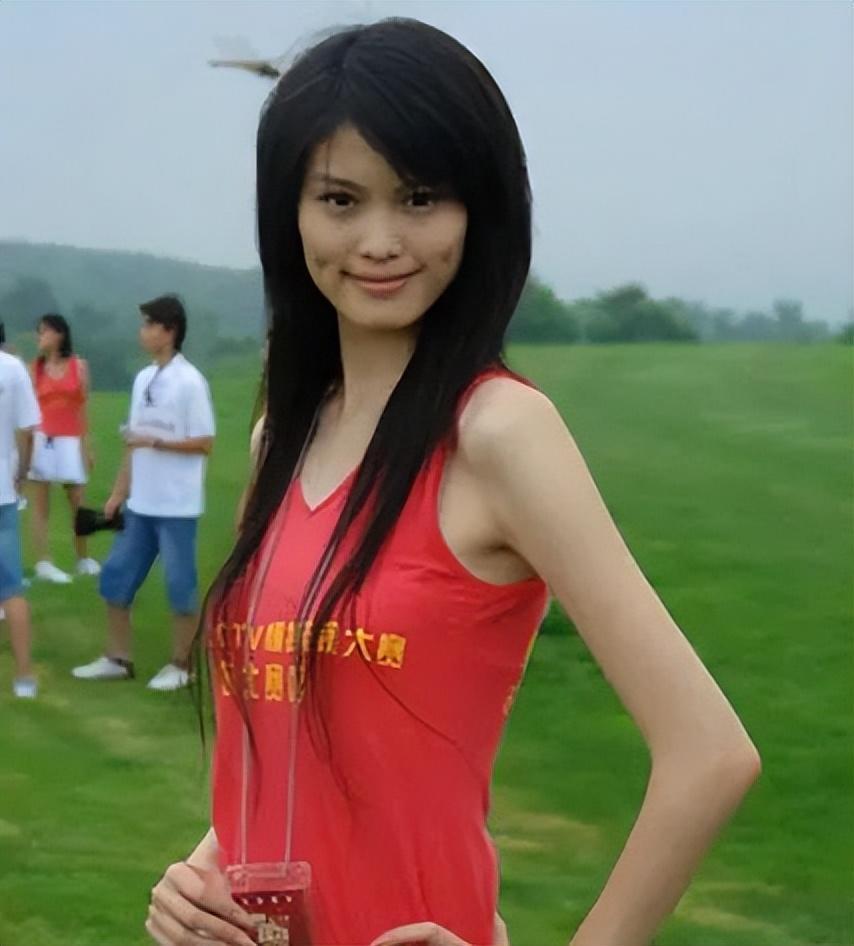 何穗早年脸上一笑就有两个很深的酒窝，怎么越到后面就越不明显了？
