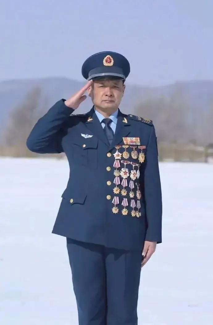 不知是否属实？听网友说，一级军士月薪1.6万元以上，如果干到退休，退休后待遇相当