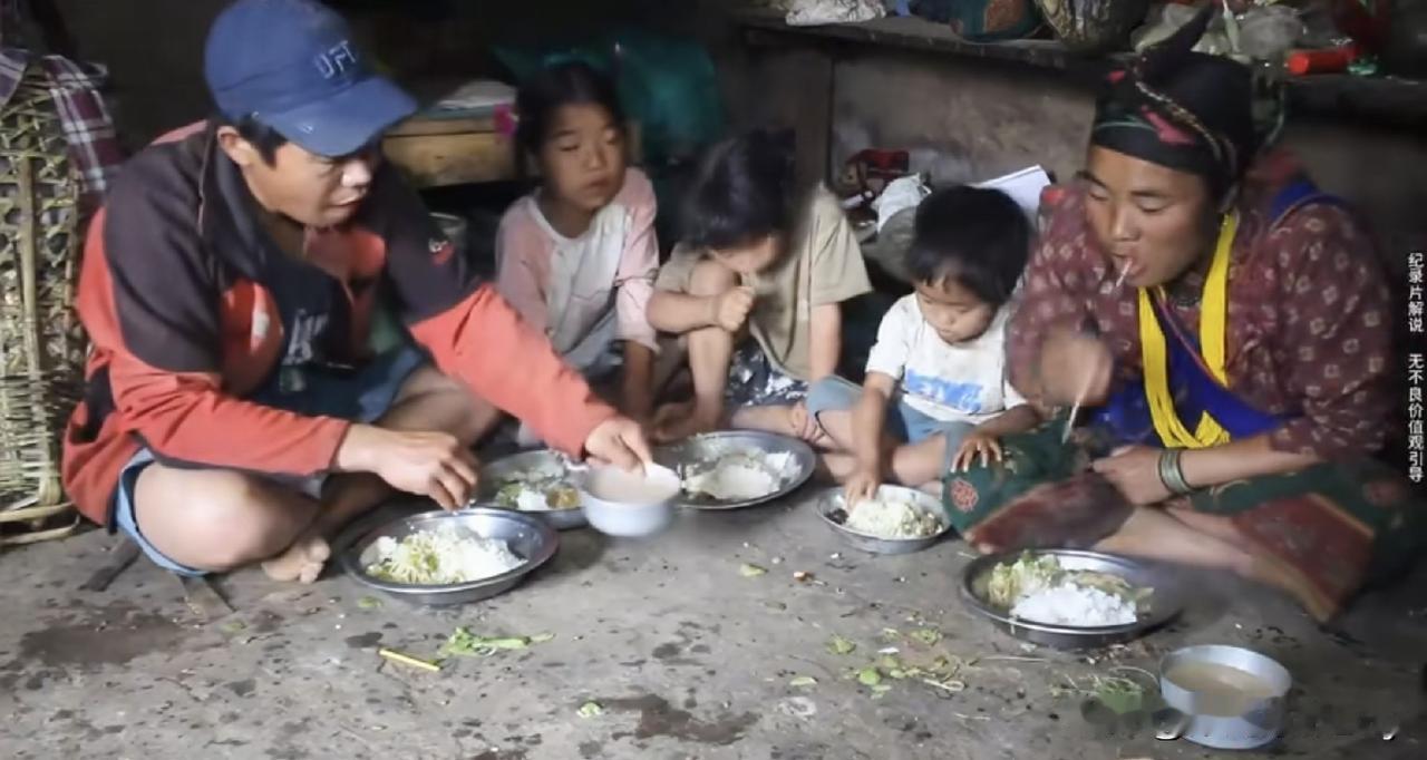 翠花家的韩国开箱视频，现代生活的精致捐助。估计目前他们家物资丰富，经济也不差。但