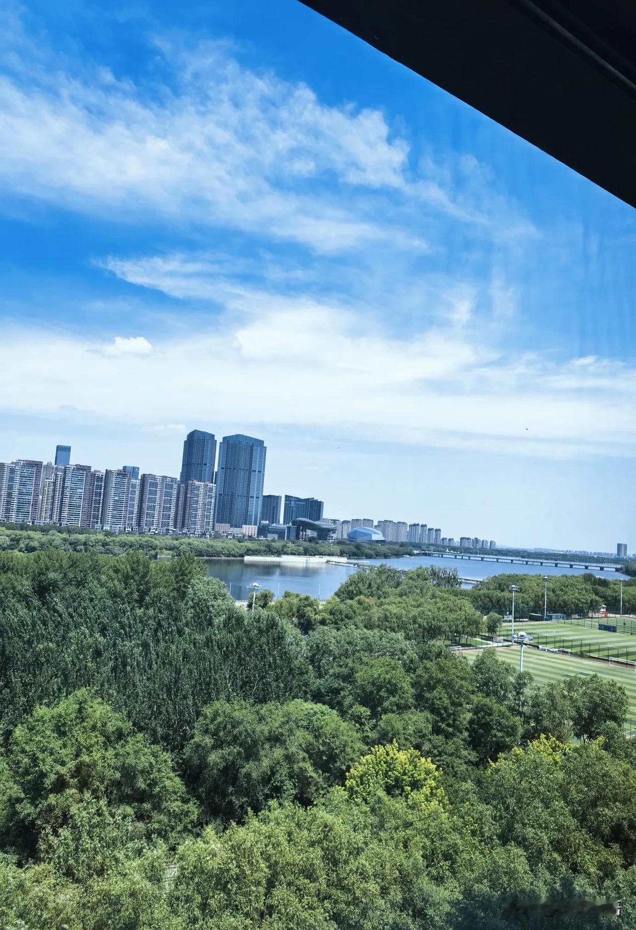 今天下午，我侄儿把高考志愿填完了，看看他都报了哪些志愿。

报考志愿也是个大事儿