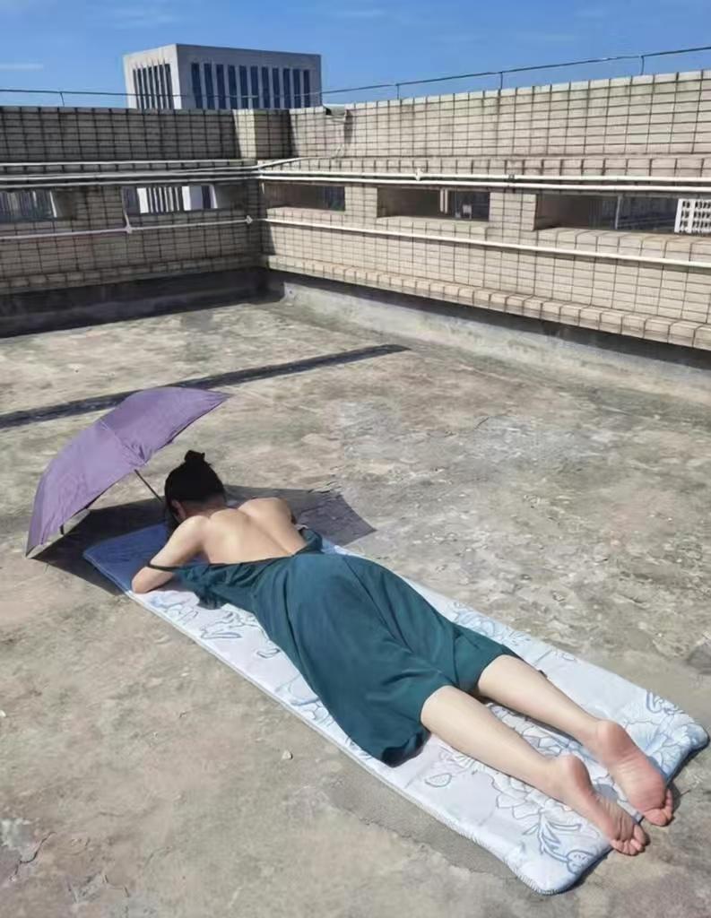 这老板娘也是够拼的