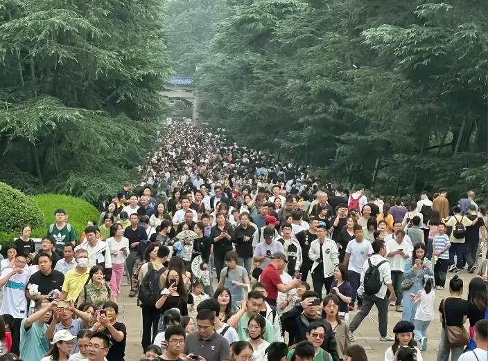 之前就有预感，今年国庆出游的人数将远超想象。果然，数据公布了，出游人次高达8.8