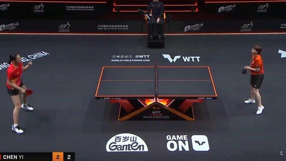 张怡宁现场观战香港总决赛离我最近没抢到票 