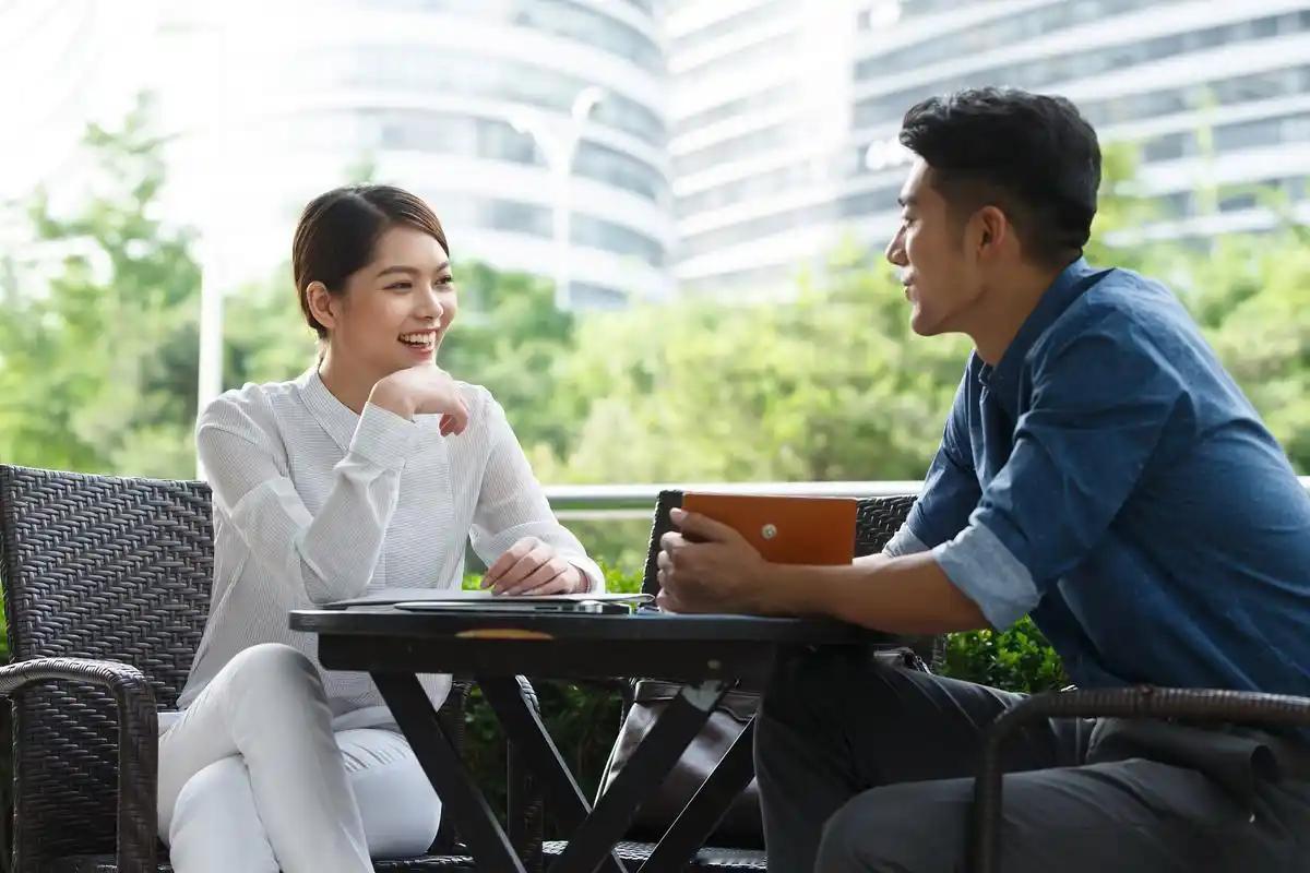 一位性学家说，男人和女人的关系，如果是真爱，床上无君子，见面无淑女。真爱面前，谁