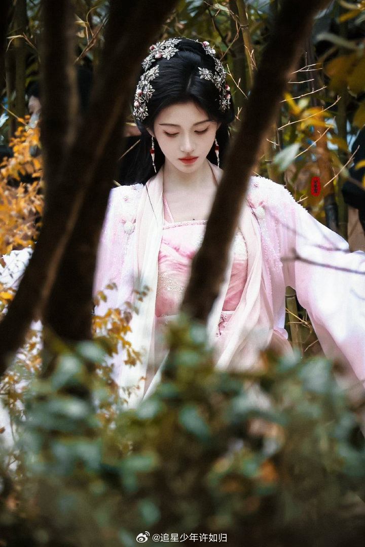 月鳞绮纪首日云合超白日提灯首日云合月鳞绮纪云合超白日提灯首日 大爆预警！月鳞绮纪