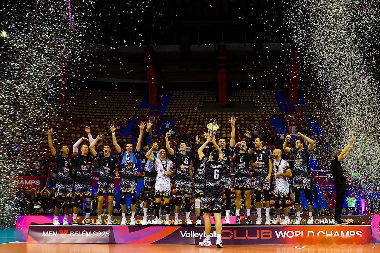 冠军荣耀🔥！祝贺甜菜，恭喜佩鲁贾！男排世俱杯 国际排坛动态