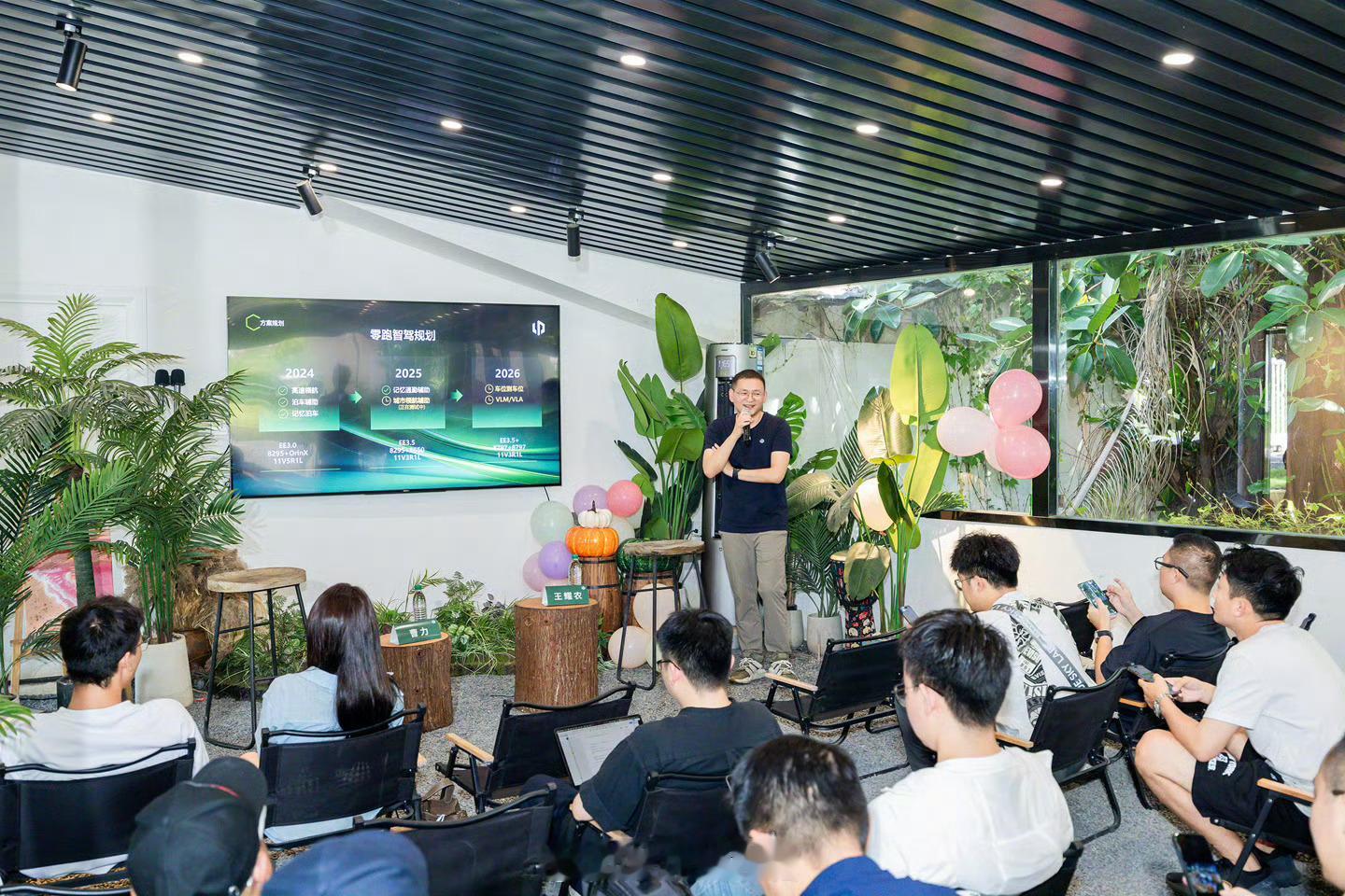 零跑 VLM / VLA 大模型有望明年上车，官方回应为何不继续自研芯片。零跑科