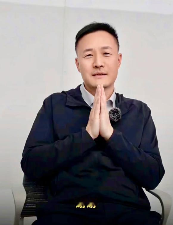 看到哪吒汽车这一地鸡毛，真的把我气笑了。
当初多少人趁着新能源补贴红利，迎风而上