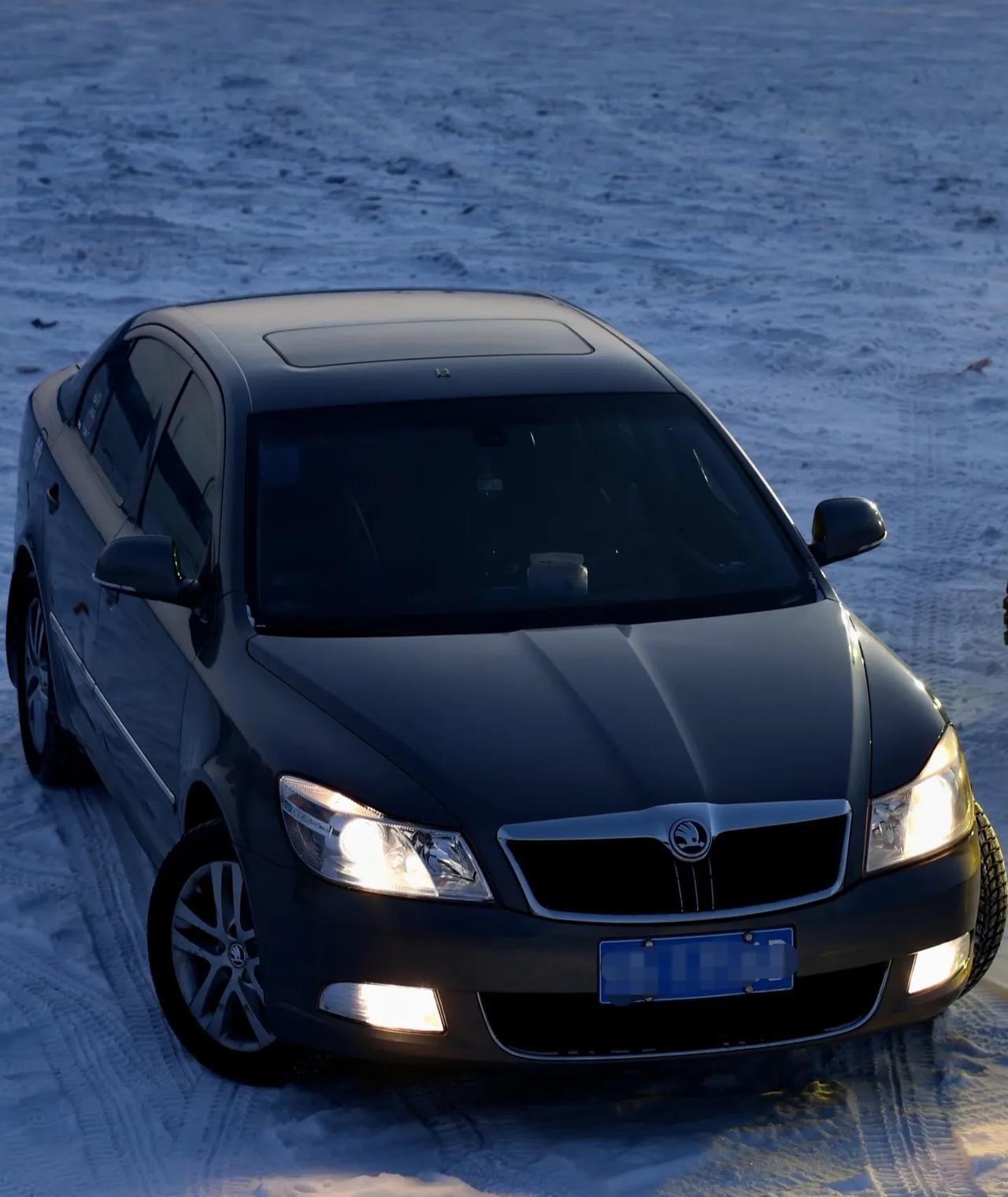 也不是说他没有缺点，要说缺点，就是顶棚脱落，时间长了就慢慢鼓包脱落，但也不是大的