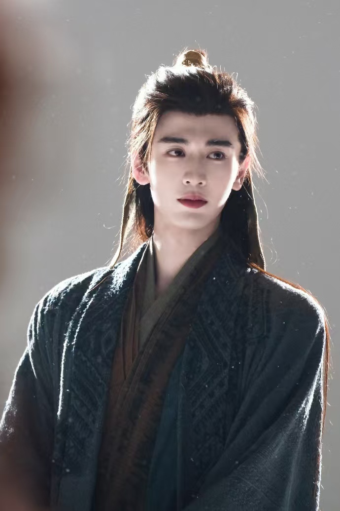 张凌赫你听听臣妾的心慌不慌 张凌赫把谢征的钓系拿捏了！逐玉里病榻睁眼、小狗眼无辜