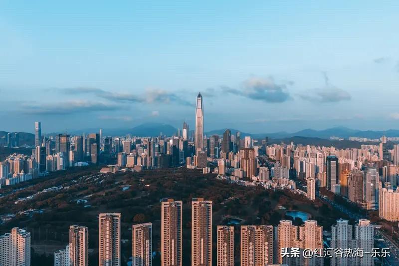 从巅峰时期的均价8万，到如今不少区域均价4-5万就能上车，深圳房价经历了一轮实实