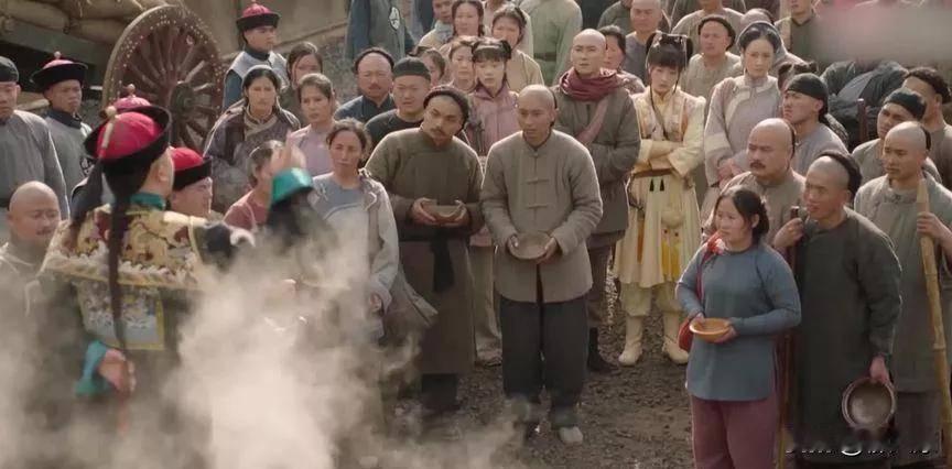 在古代的饥荒中，富人们为什么不趁机花钱抢走穷人的地，反而还要自掏腰包，开设粥铺施