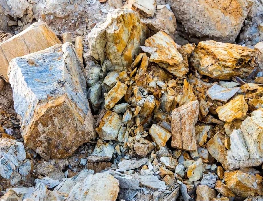 突发转向！稀土出口不卡了？中国这步棋太妙了！
4月9日，商务部突然宣布：原定于2