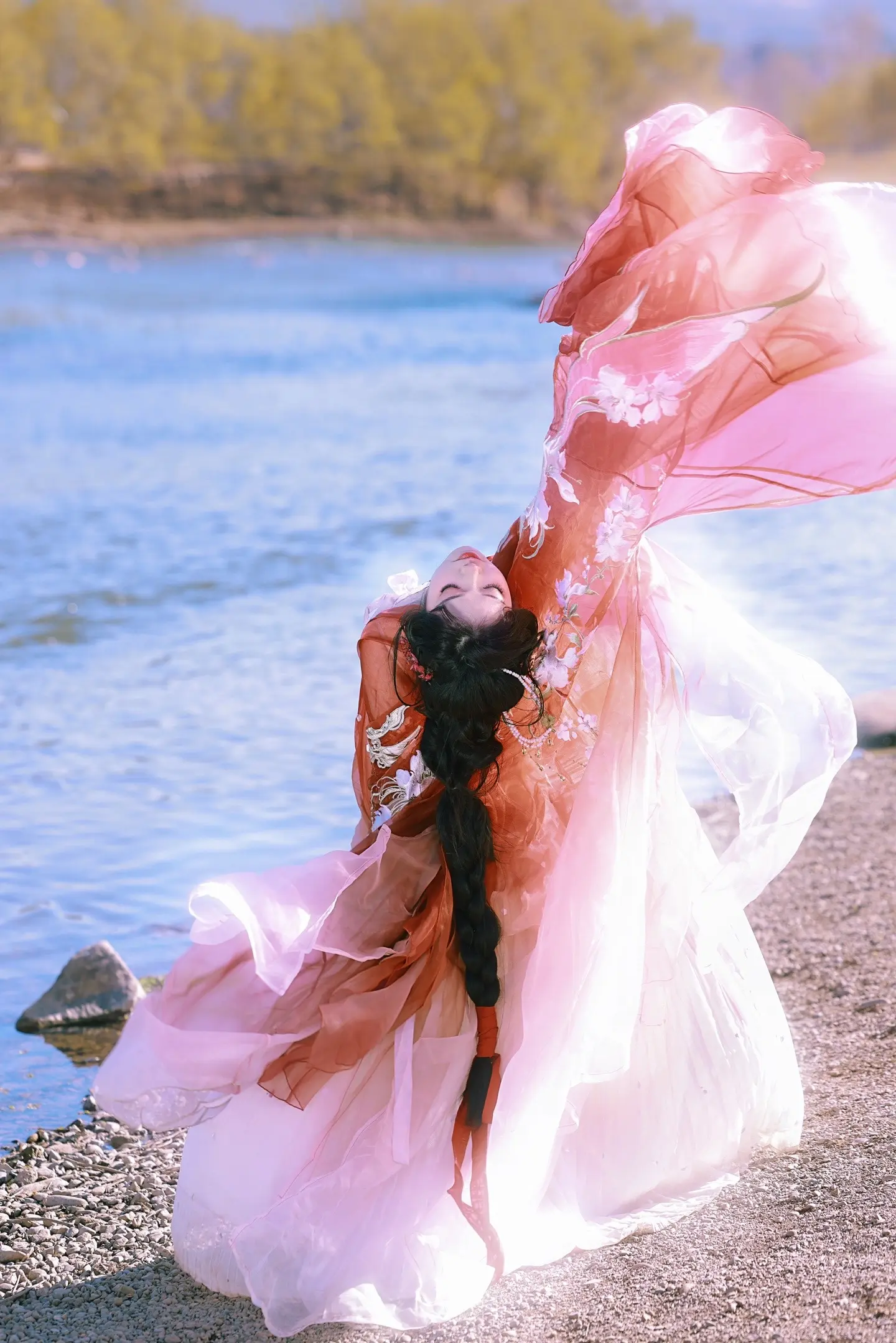 你似携月而来的仙瑶。