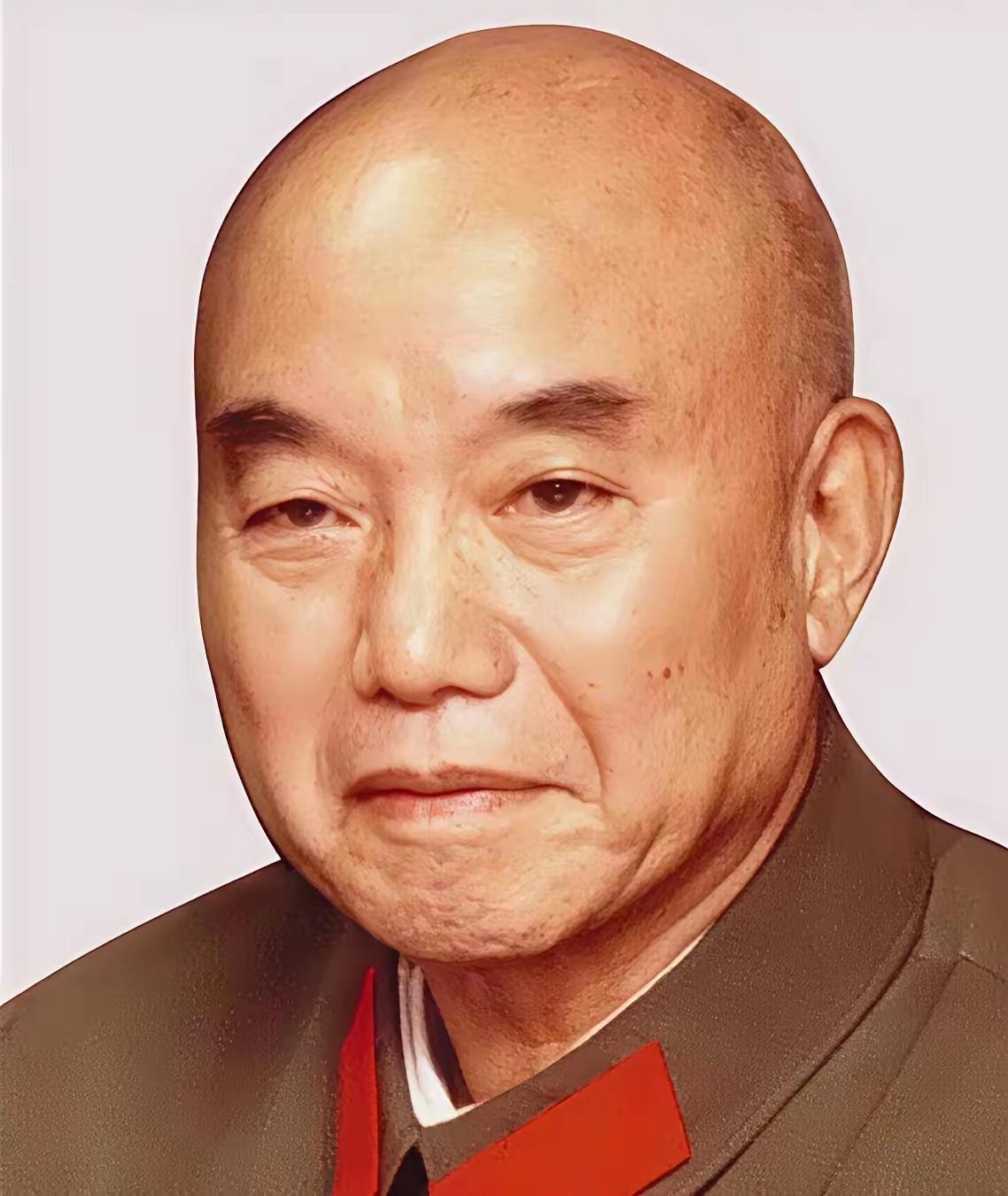 1931年，萧克看到一个俘虏后大惊失色，急忙对看守说：“他已经被俘，可以不用再捆