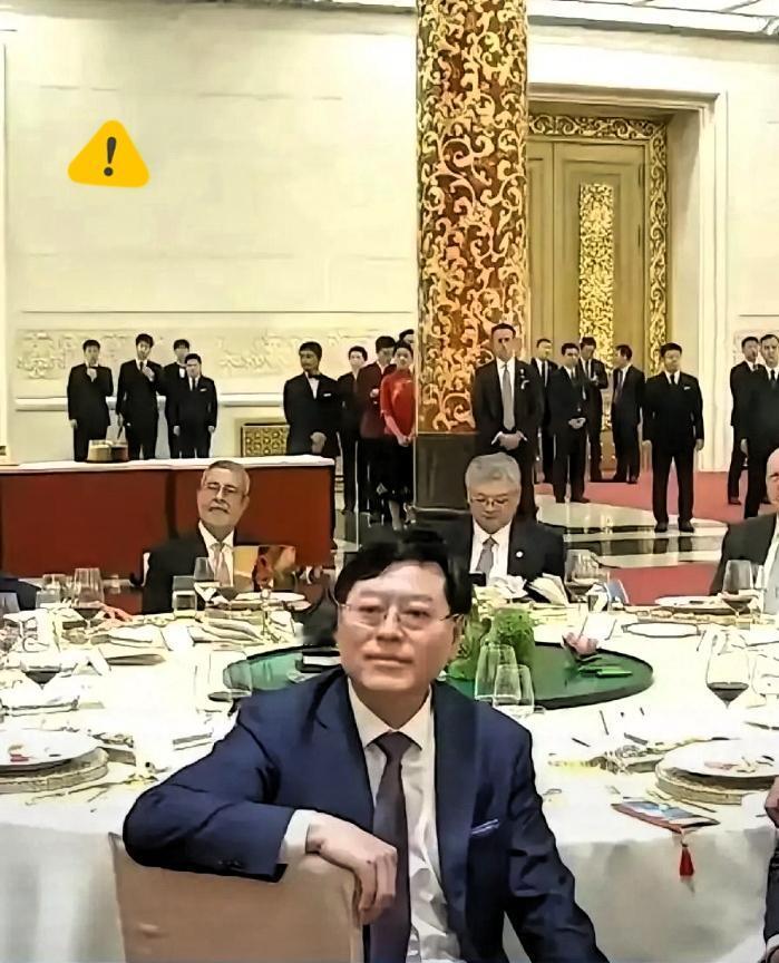 马斯克来华引热议，
昔日对话场面引人深思！
 
近期马斯克到访国内，多年前他与杨