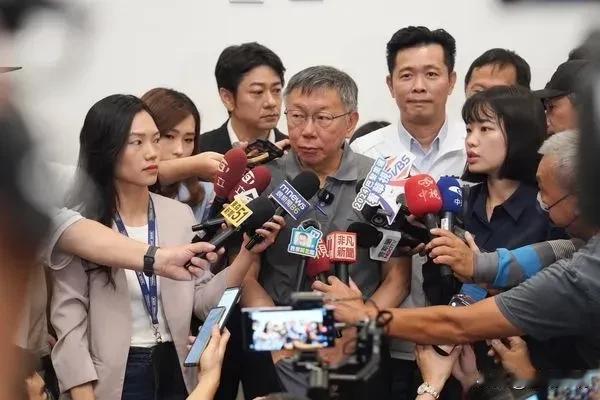 谈蓝白合　柯文哲：合作的合没问题！合并的合就困难

桃园市议员黄敬平日前透露，民