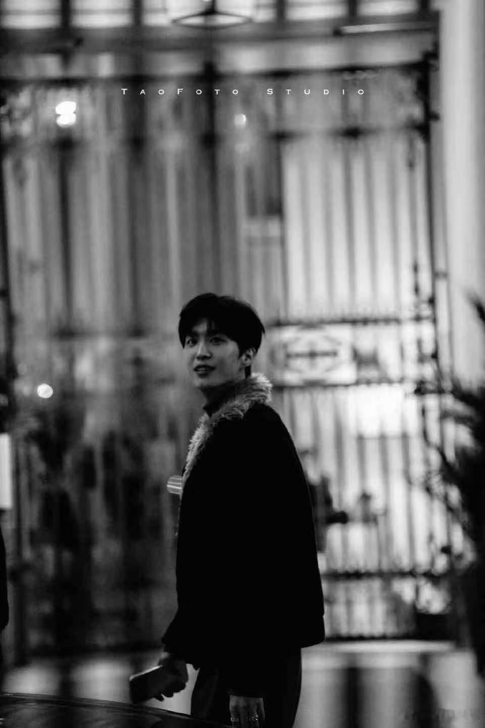 范丞丞王安宇你俩在意大利拍电影呢 不知道的以为范丞丞王安宇在意大利街头拍电影呢，