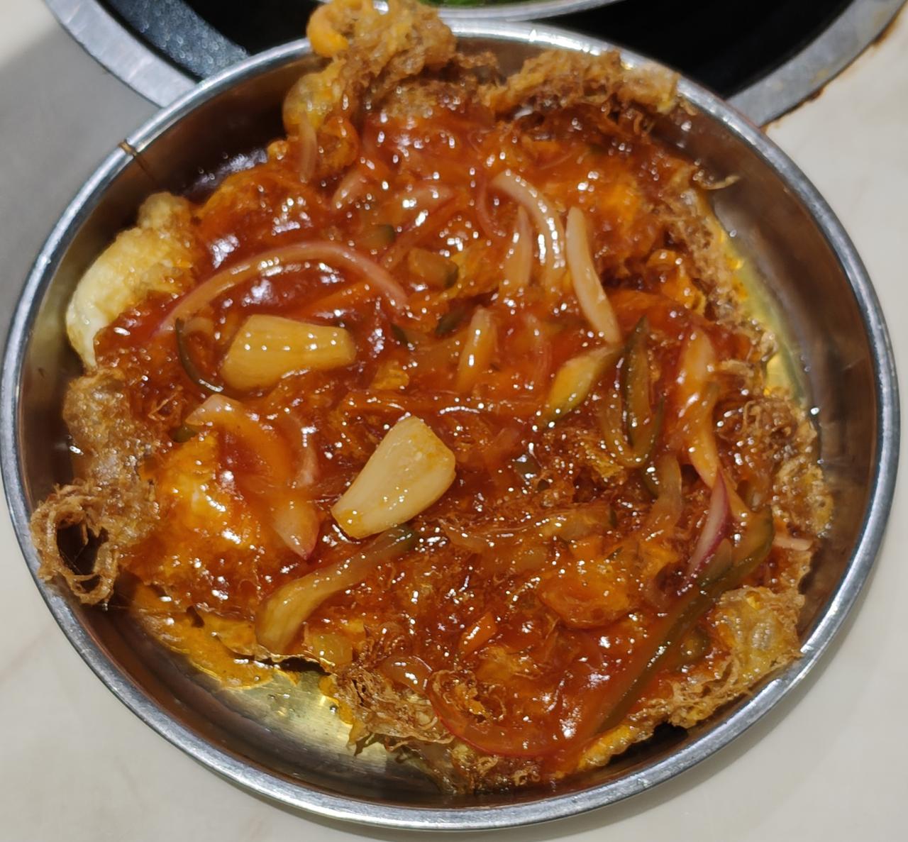 昨天中午去了荔湾区找到了一间怀旧菜馆，我点了五柳炸蛋，面豉蒸猪肉，炒长豆角，酸萝