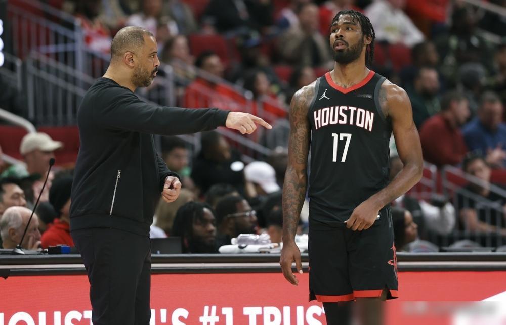 塔里·伊森最近到底怎么了？看他打湖人那场，11投2中才5分，关键发球失误，防守也