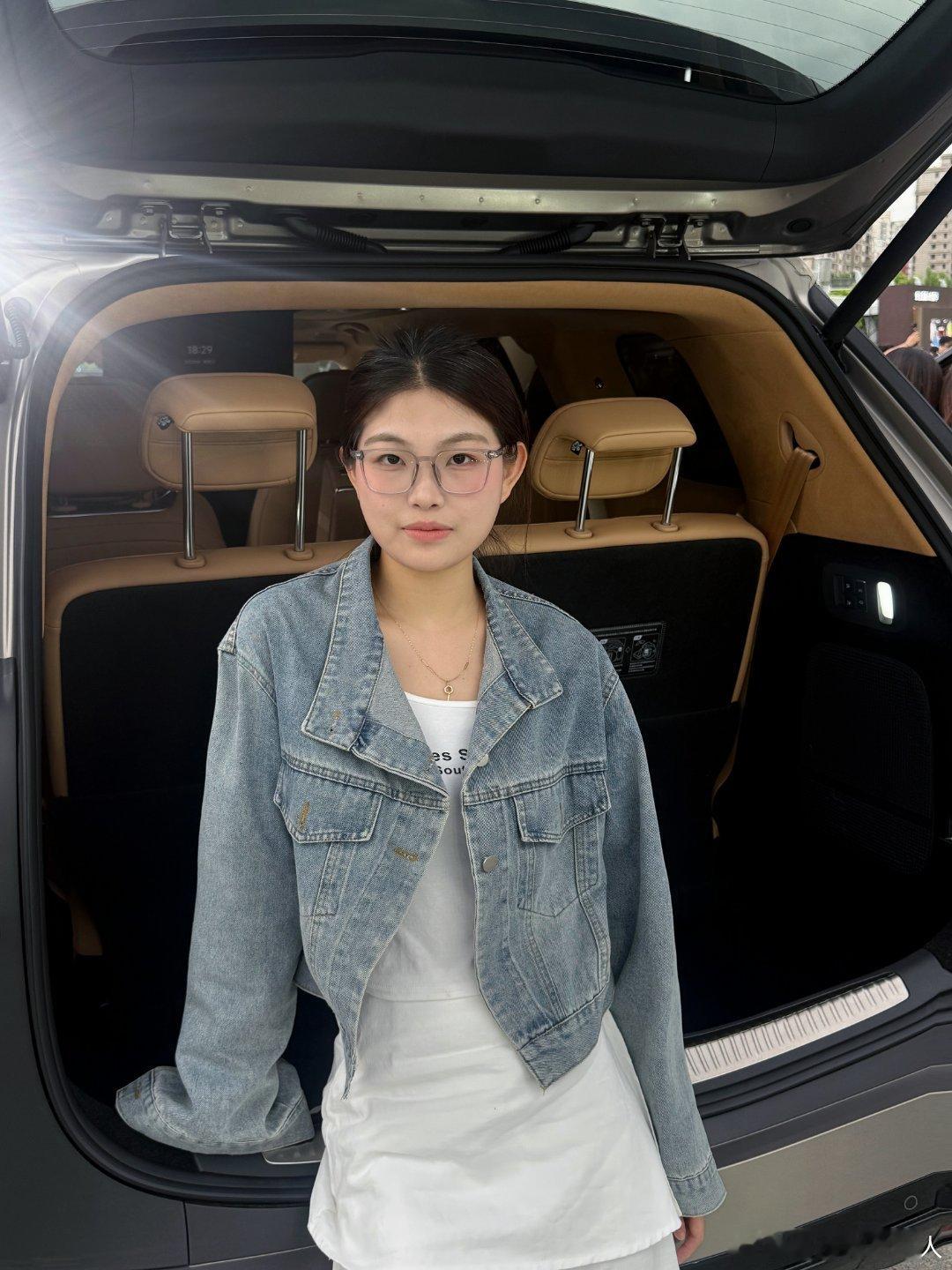 suv买6座还是买7座 买六座更好，就拿小鹏GX来说，相比起七座车型，它这套2+