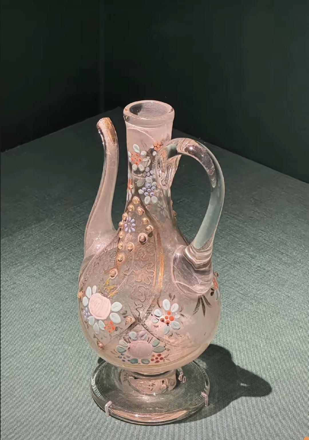 二十年前有家南方博物馆私下找马未都，说要把馆藏文物卖给他。马未都去看时，对方直接