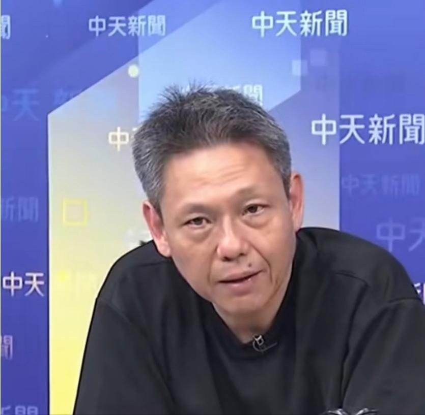 台湾时事评论员谢寒冰称：我1990年第一次回中国大陆，去的是湖南老家。那个时候他