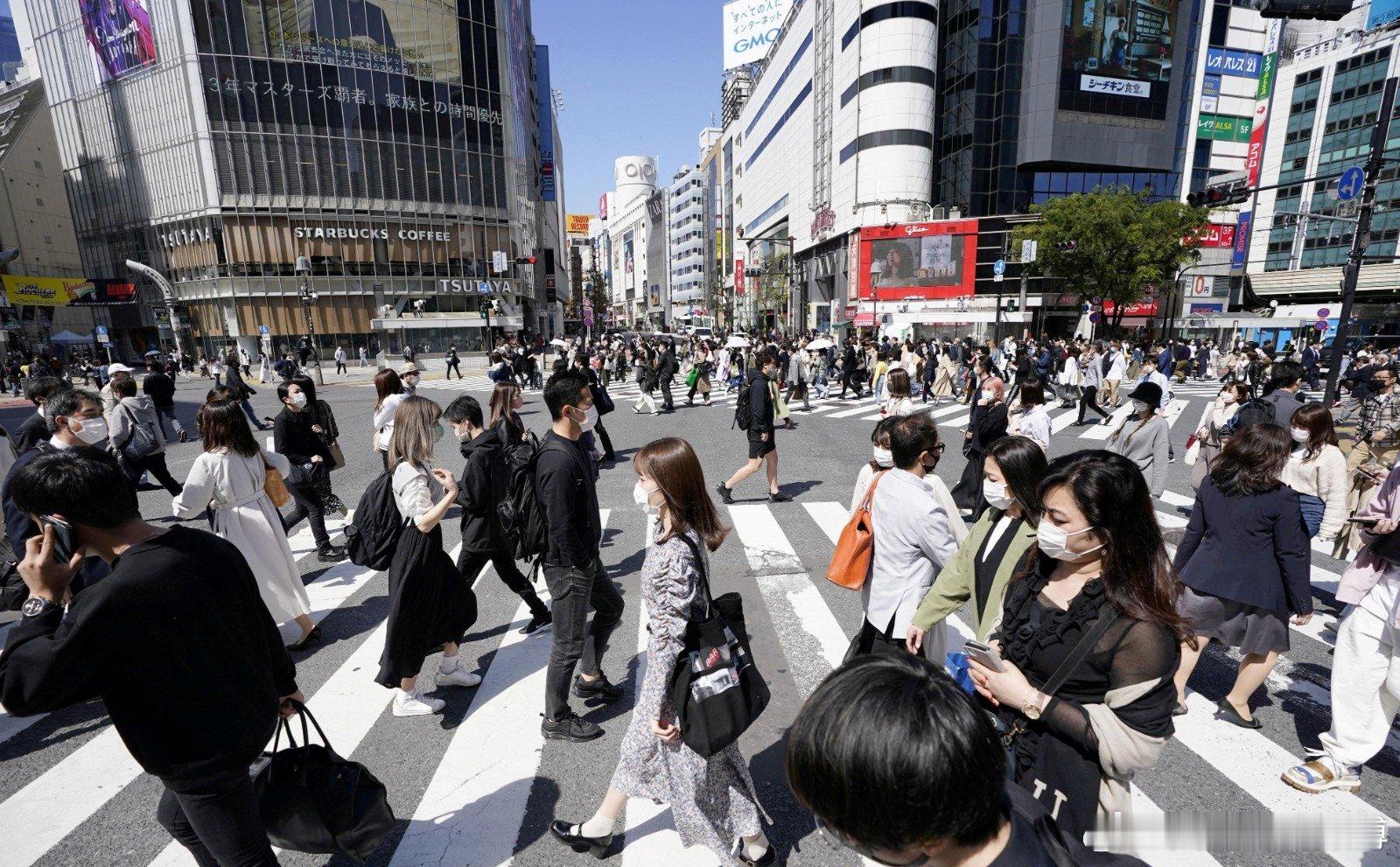 日本厚生省的一份2025年的报告显示日本百分之51的家庭无法体面生活。这些家庭的