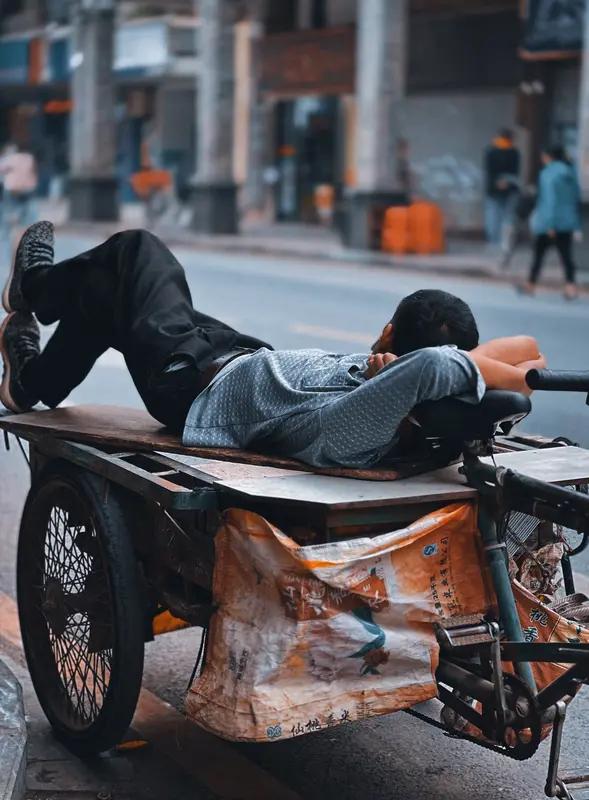不要操心别人的事，不要为别人做主，更不要为别人当家！

老刘家的孙子，他妈也拿他