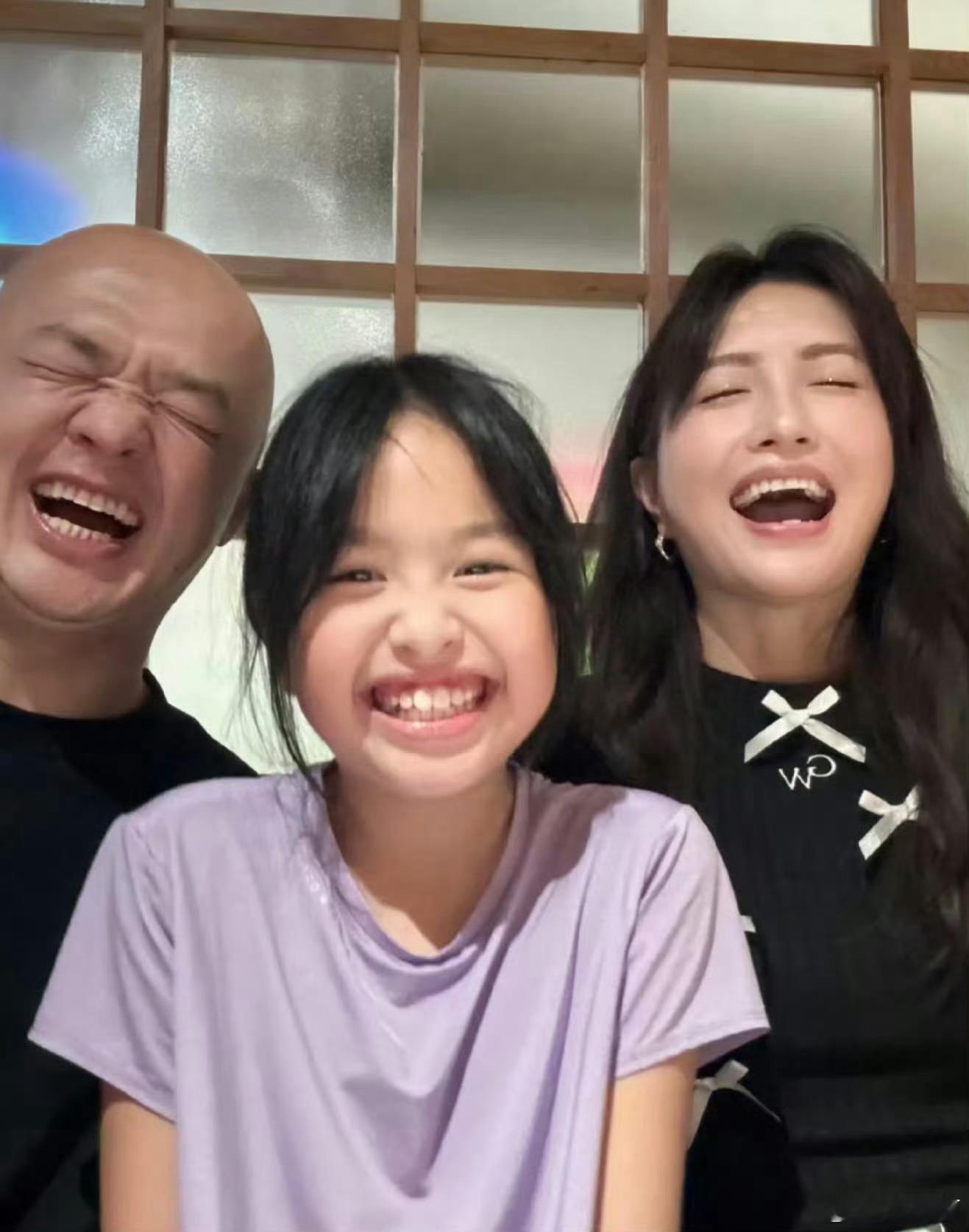 包贝尔女儿饺子撞脸吴映洁圆脸甜妹儿 越大越好看 没像她老子真好 